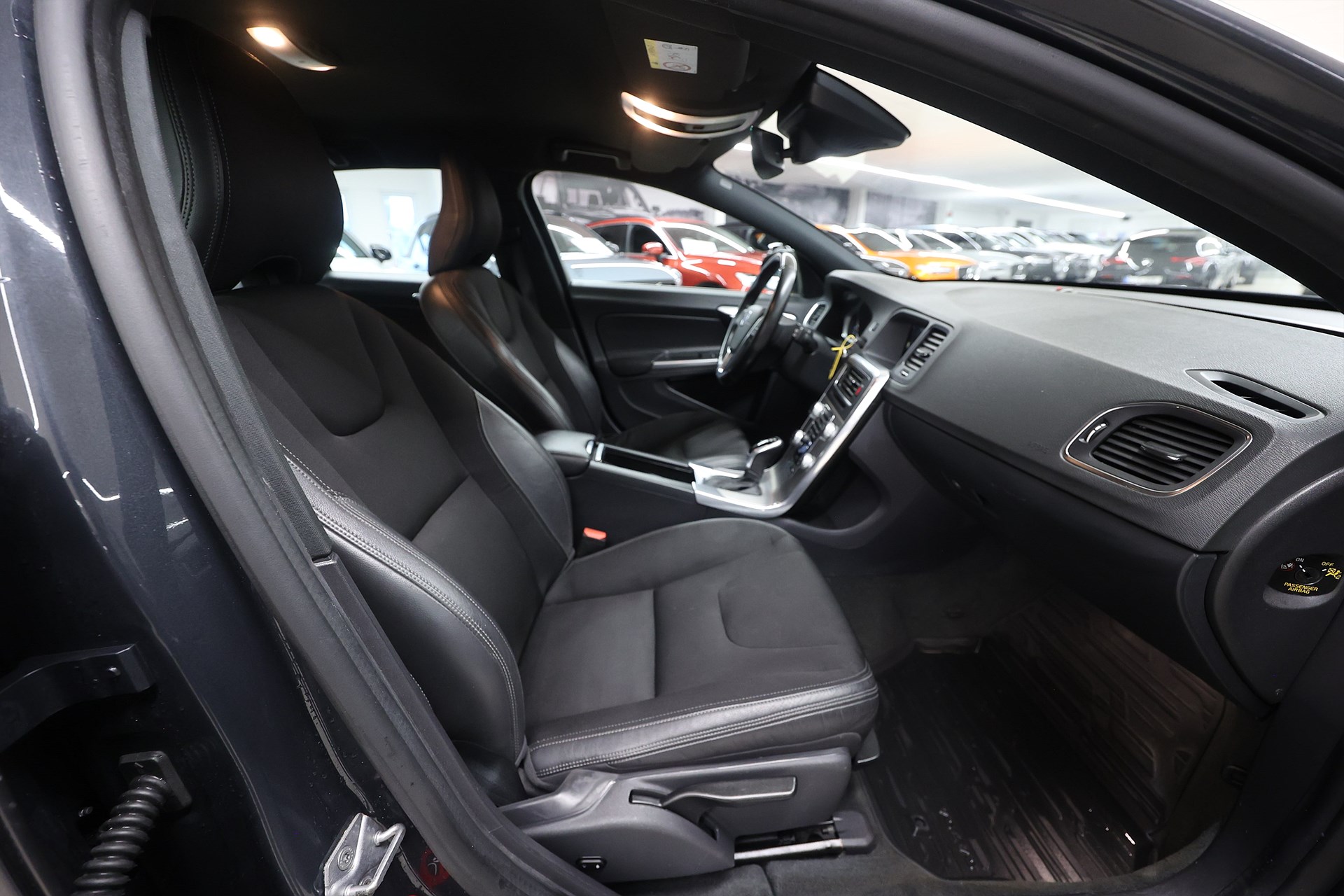 Volvo V60 D4 190hk *Hjulkampanj!* Momentum Värmare