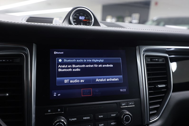 Porsche Macan Turbo Performance 441hk Sport Chrono BOSE Drag