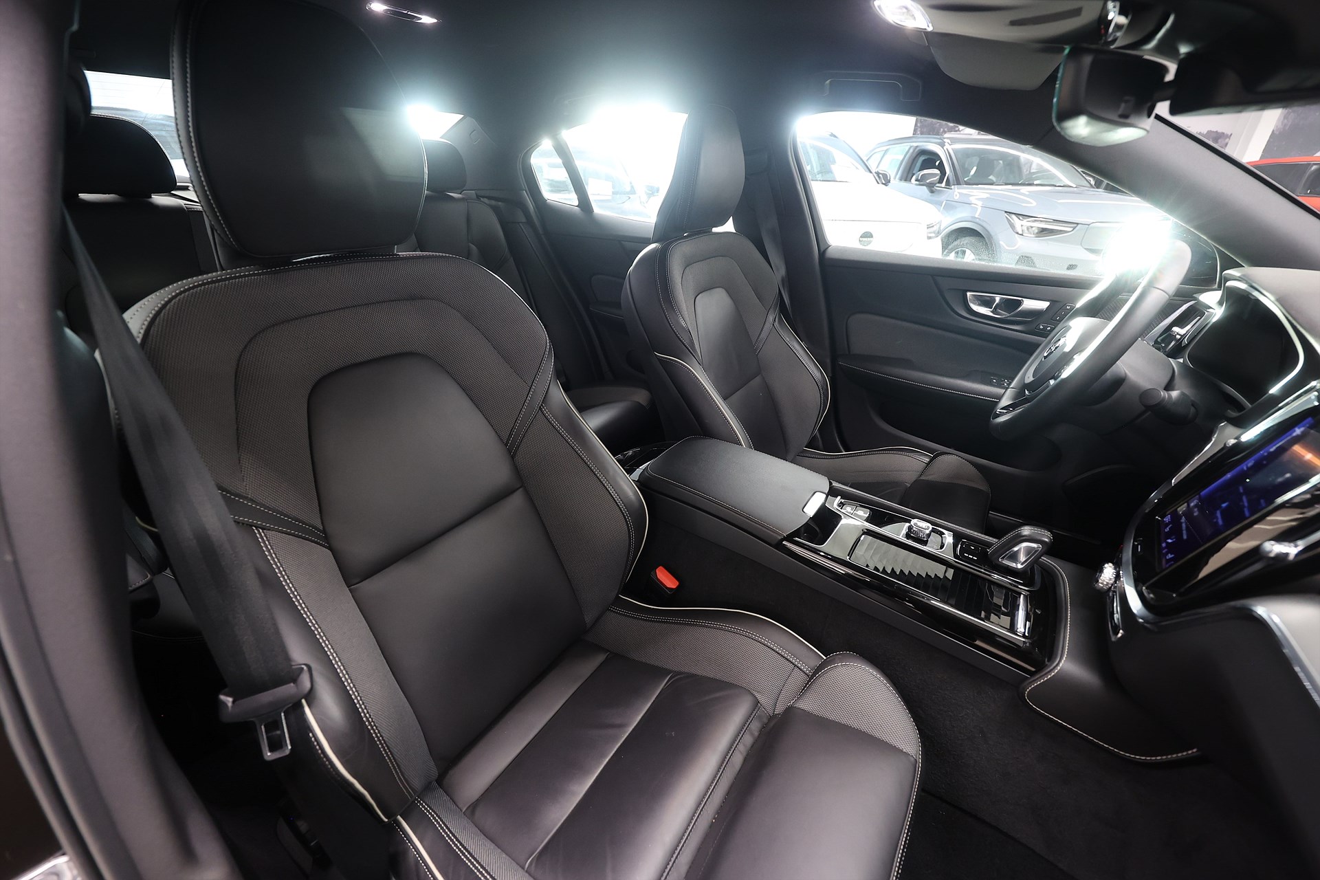 Volvo S60 Recharge T8 AWD 456hk R-Design H/K Drag