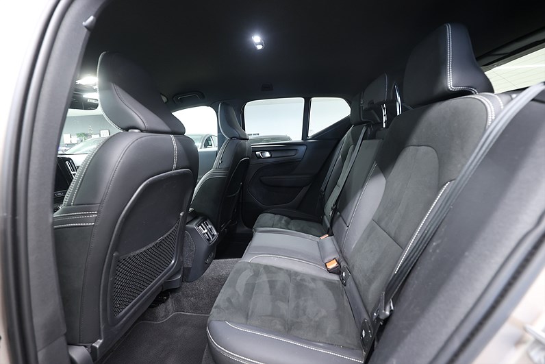 Volvo XC40 Recharge Single Motor 231hk Plus Keyless B-kamera Drag