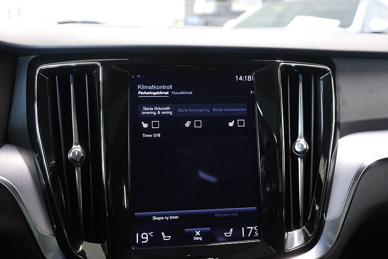 Volvo V60 Recharge T6 AWD 340hk Momentum Pano H/K Keyless