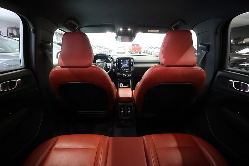 Volvo XC40 Recharge T4 DCT 211hk Inscription H/K Läder Keyless Drag