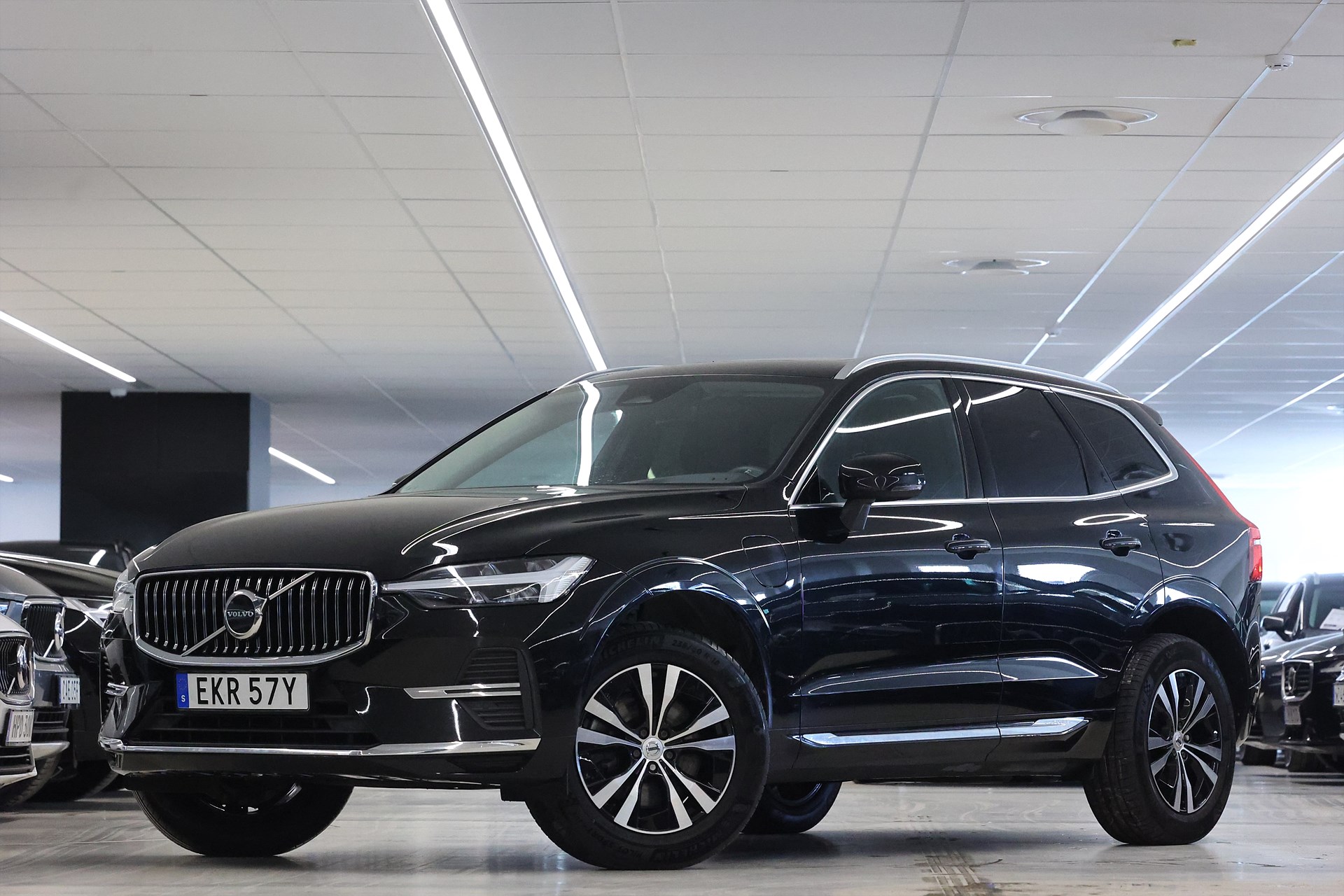 Volvo XC60 Recharge T6 AWD 340hk Momentum Pano Navi Drag