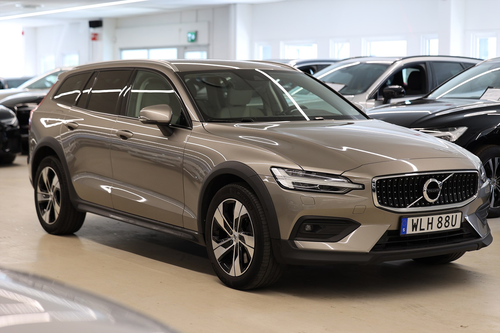 Volvo V60 Cross Country B4 Momentum H/K B-Kamera Skinn Keyless