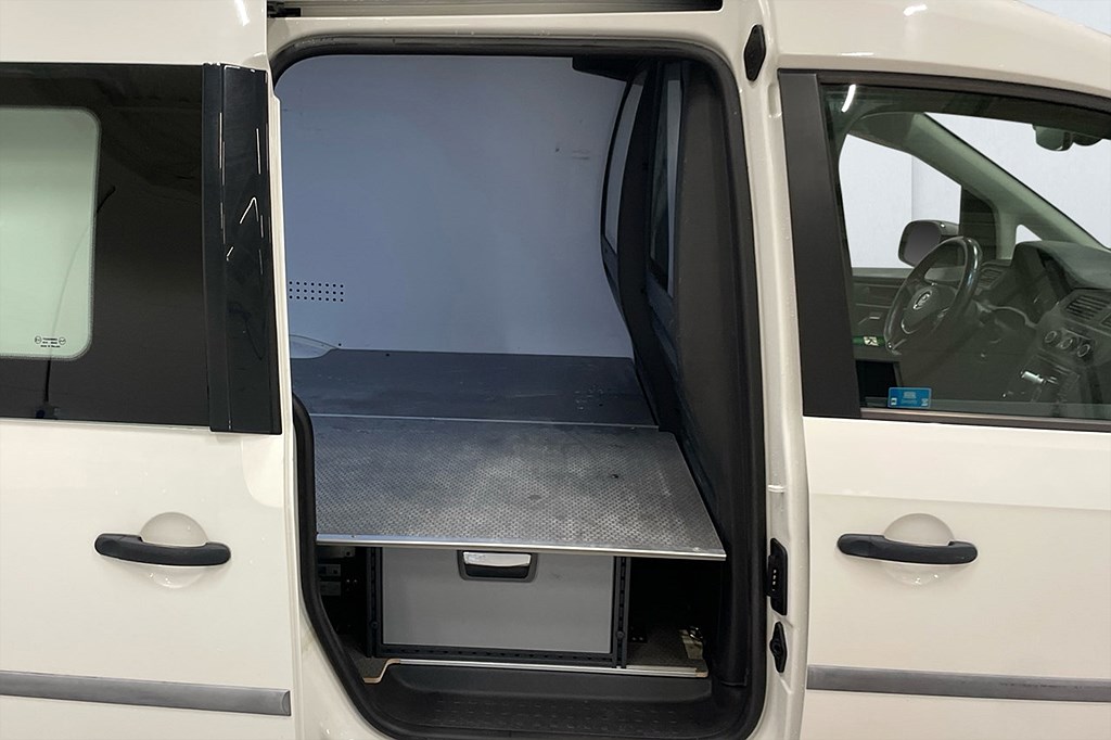Volkswagen Caddy Skåp 1.4 TGI Gas Drag Inredning MOMS 110hk – bild 6 av 9