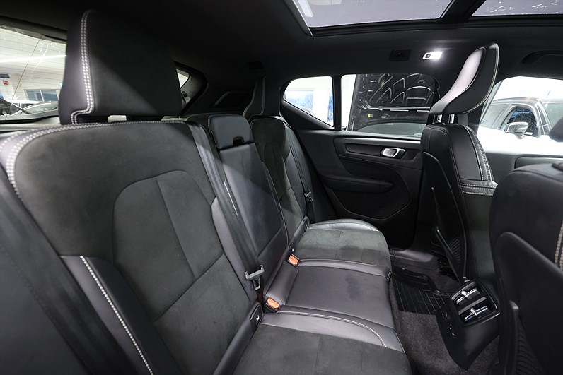 Volvo XC40 Recharge T4 211hk R-Design H/K Pano