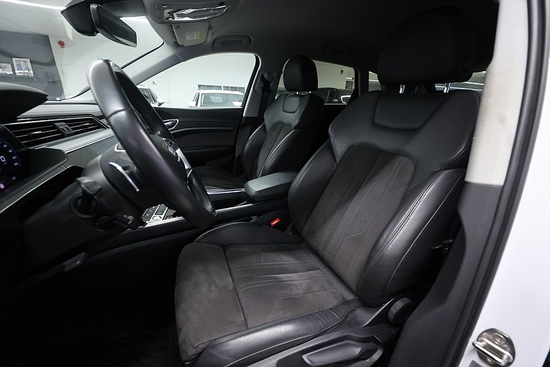 Audi e-tron 50 quattro 313hk *Kampanj!* Climatronic Alcantara Keyless Navi