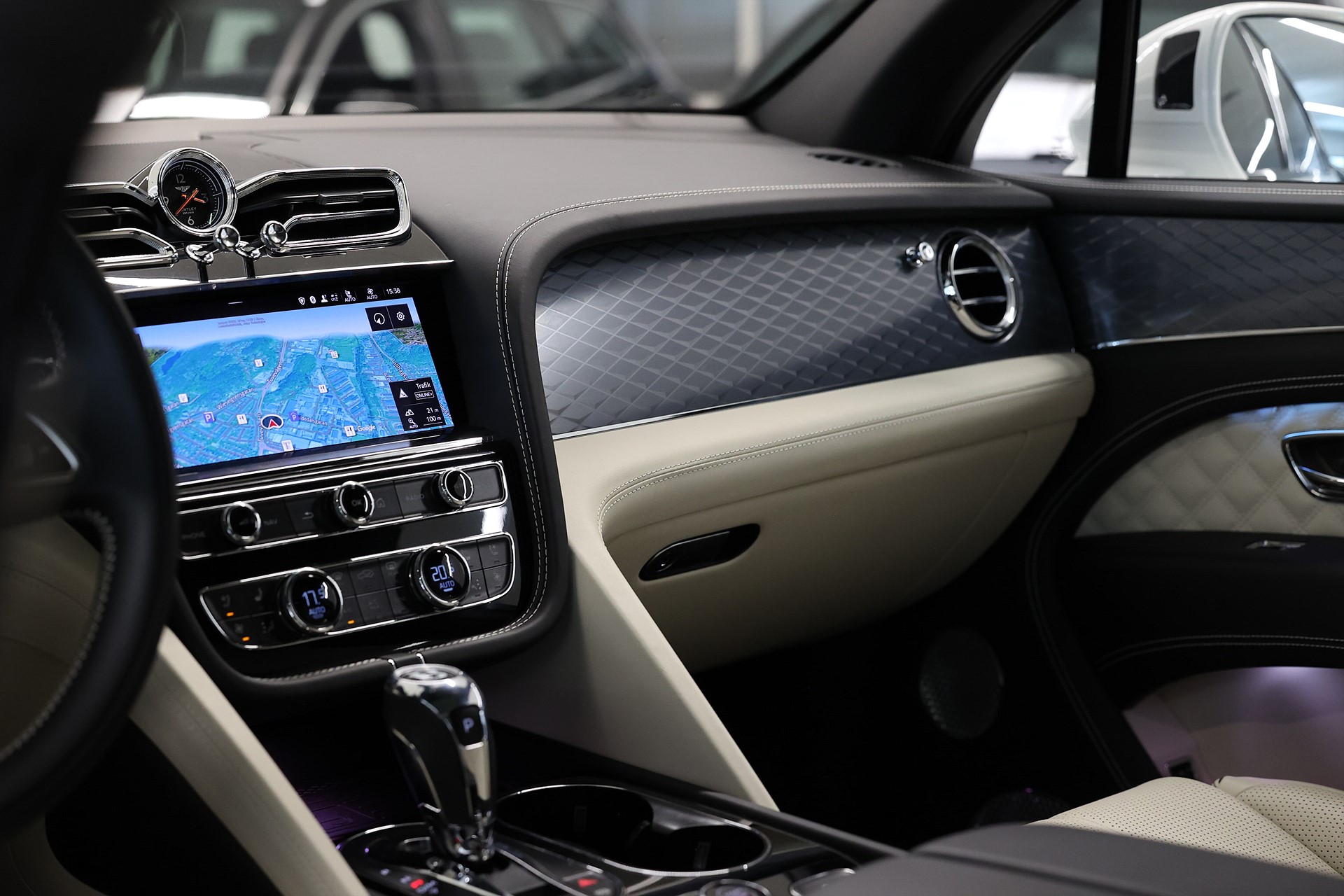Bentley Bentayga Hybrid Blackline Naim Mulliner Pano