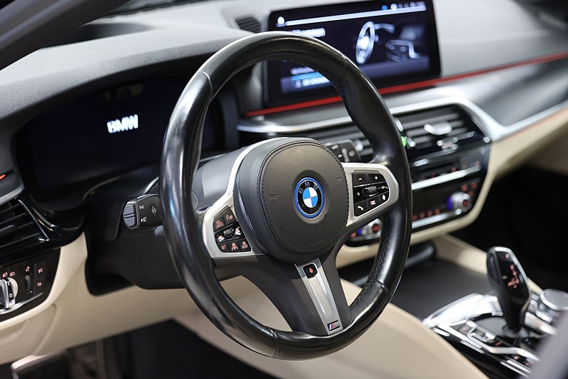 BMW 530e xDrive Touring M-Sport Innovation HUD Drag 360 MOMS