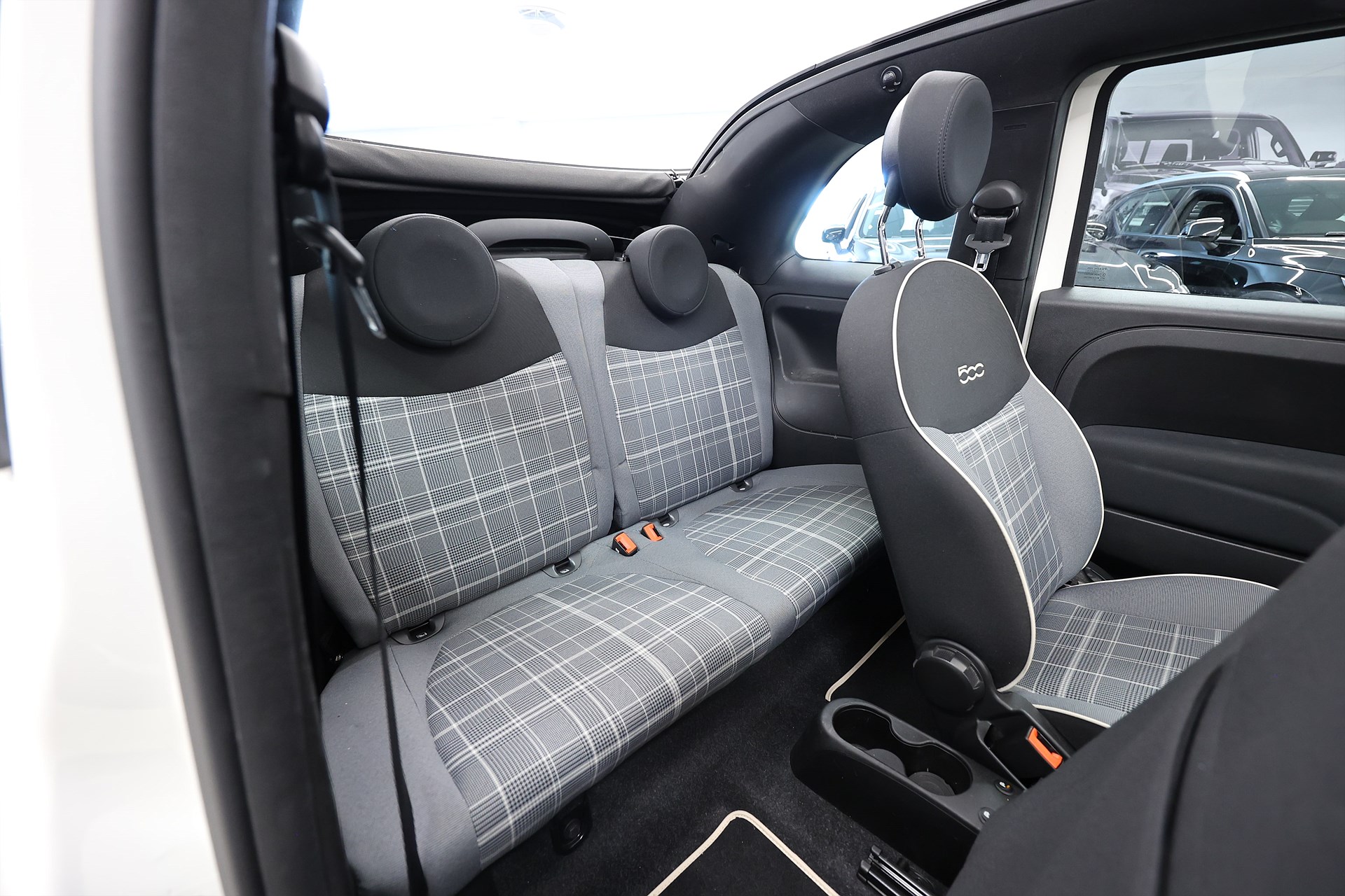Fiat 500C Cab Hybrid 70hk Lounge PDC Låg Skatt