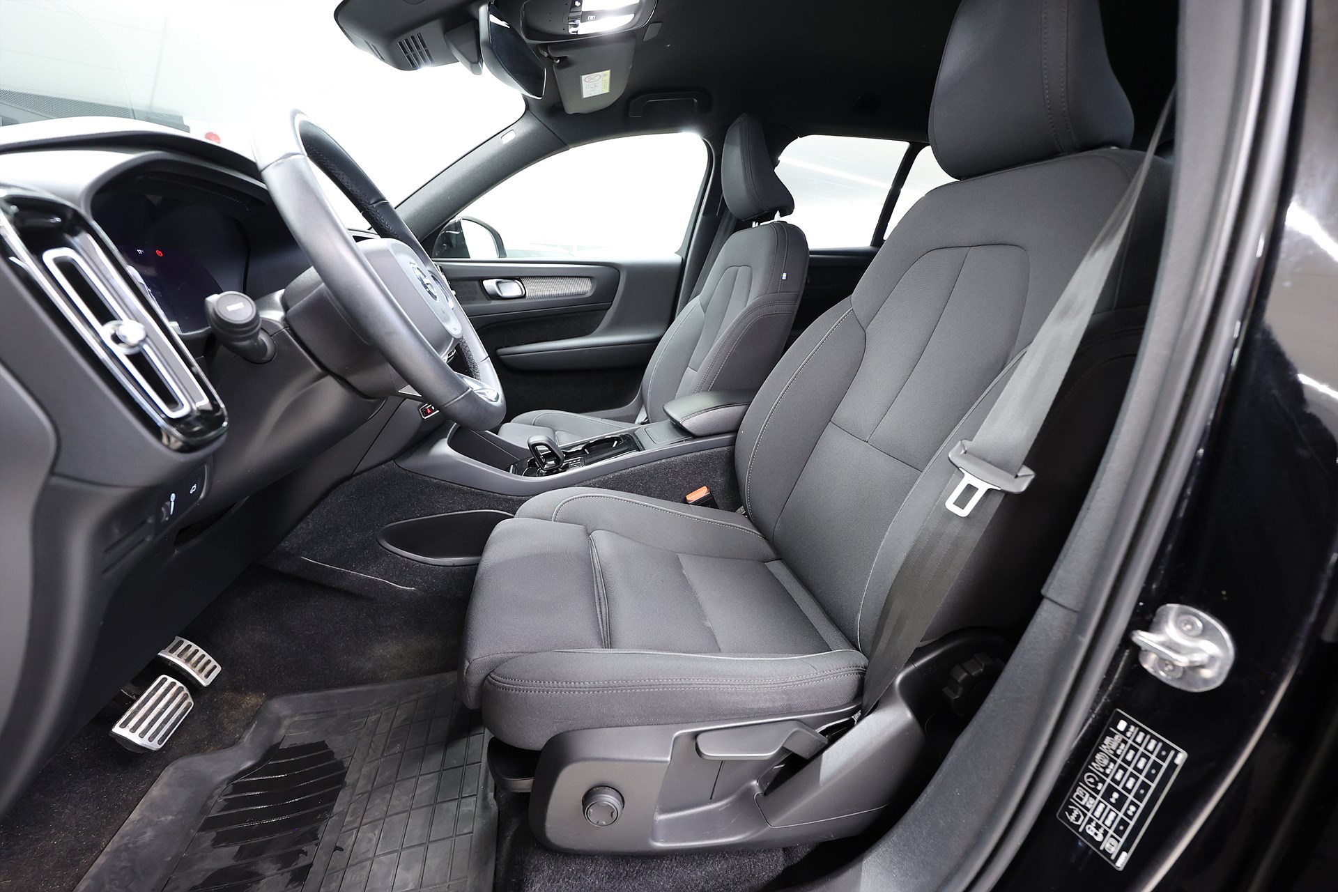 Volvo XC40 P6 Recharge Core B-kamera Drag Keyless MOMS