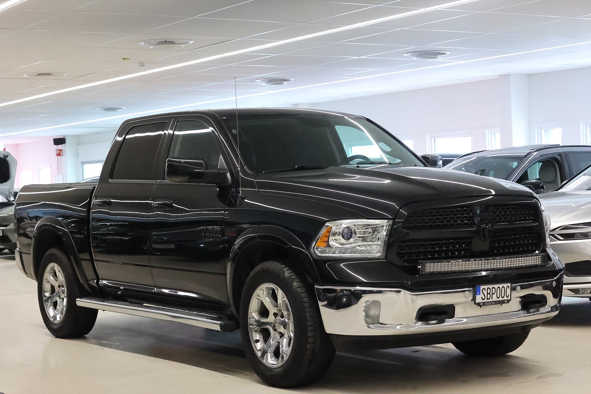 RAM 1500 Crew Cab 5.7 V8 4x4 395hk Laramie Alpine Läder Drag