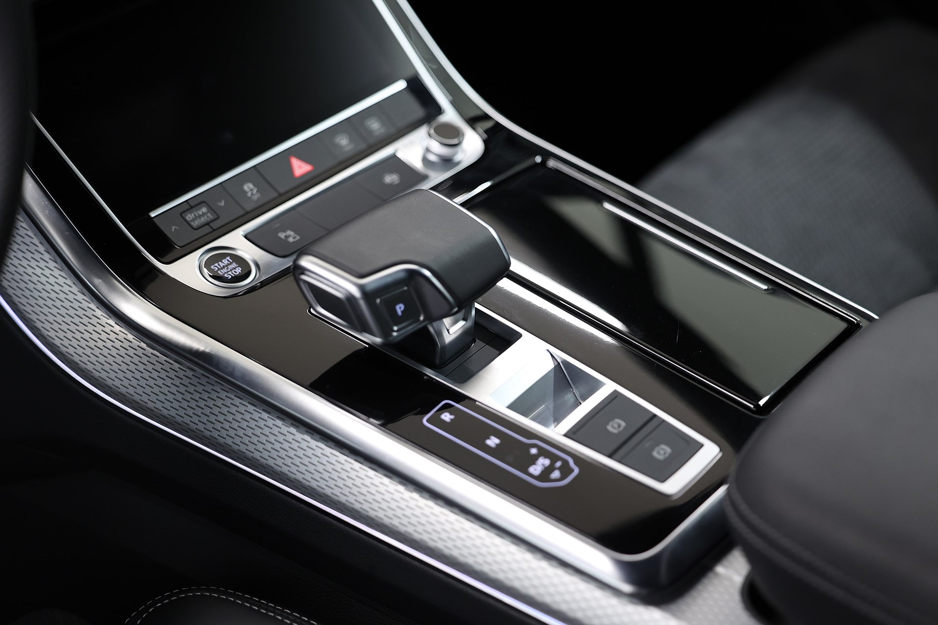 Audi Q7 60 TFSI e quattro S-line 490hk Svart Optik Drag Leasbar