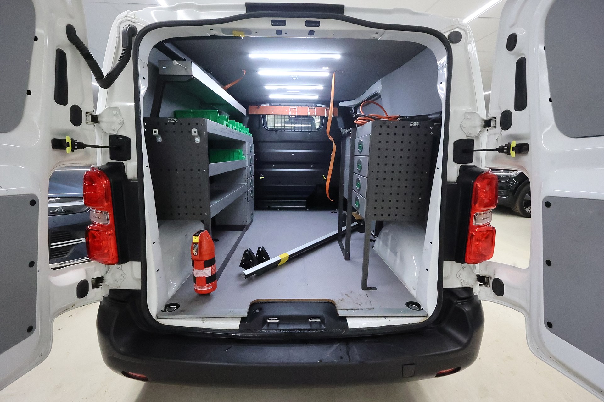 Peugeot e-Expert 75 136hk V-inrett B-kamera CarPlay MOMS