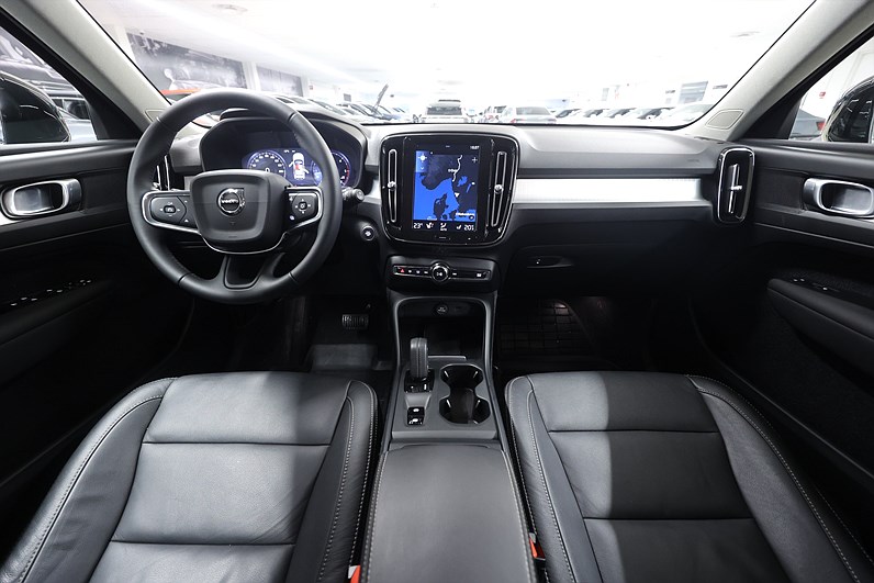 Volvo XC40 D3 AWD Geartronic 150hk Momentum Pro Läder Navi