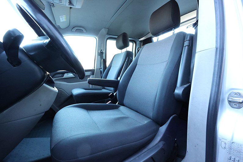 Volkswagen Transporter DH 2.0 TDi 150hk Värmare LED Drag MOMS