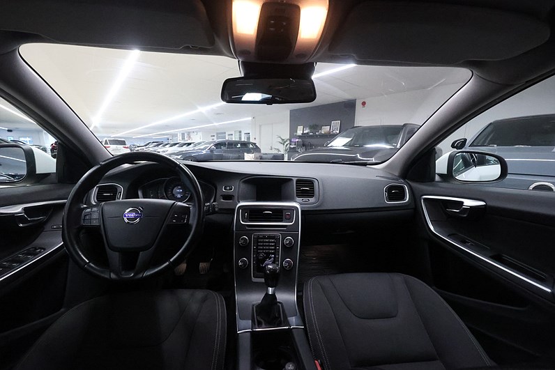 Volvo V60 T3 150hk Kinetic Värmare Farthållare