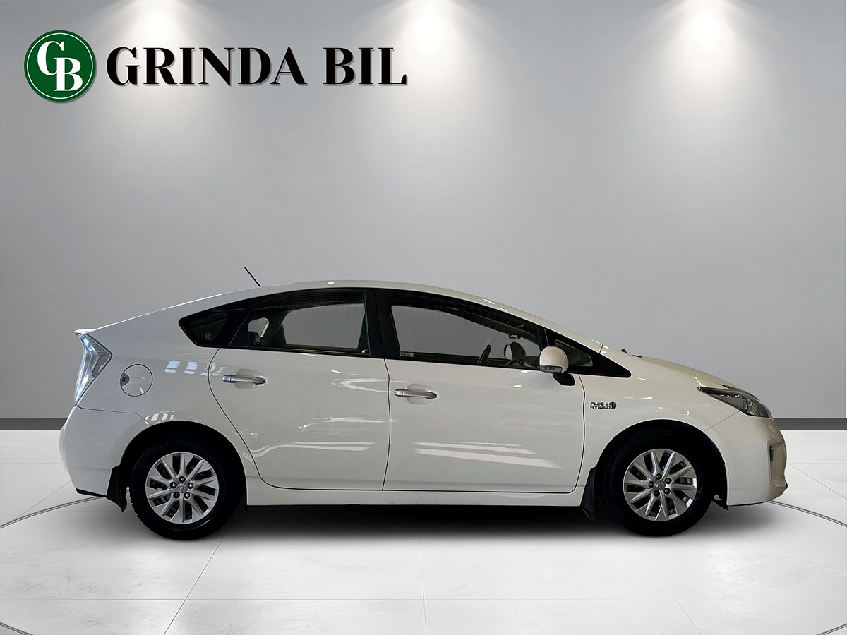 Toyota Prius Plug-in Hybrid 1.8 VVT-i + 3JM Plug-in CVT, 136hk, 2014