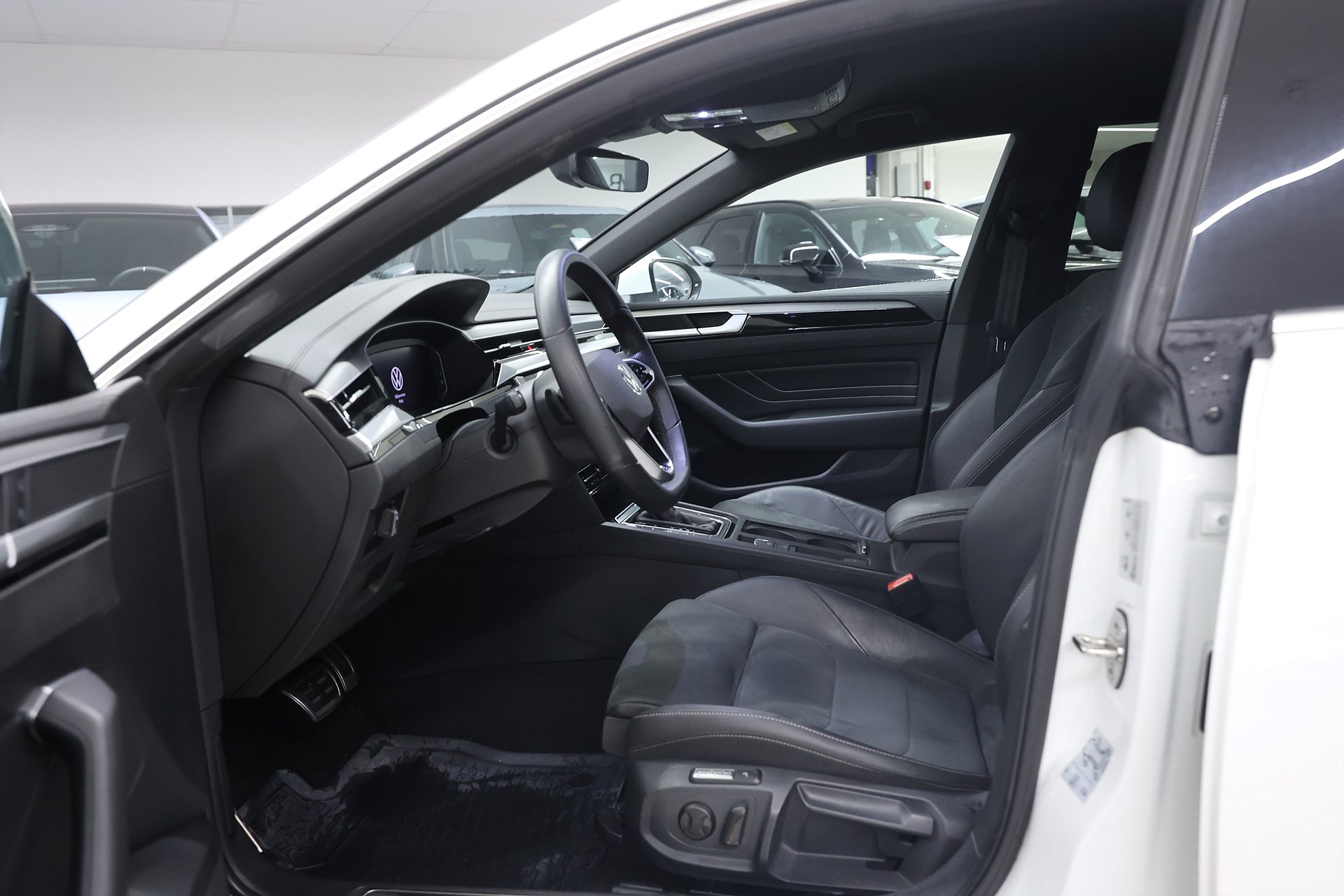 Volkswagen Arteon SB eHybrid 218hk *Hjulkampanj!* R-Line Drag