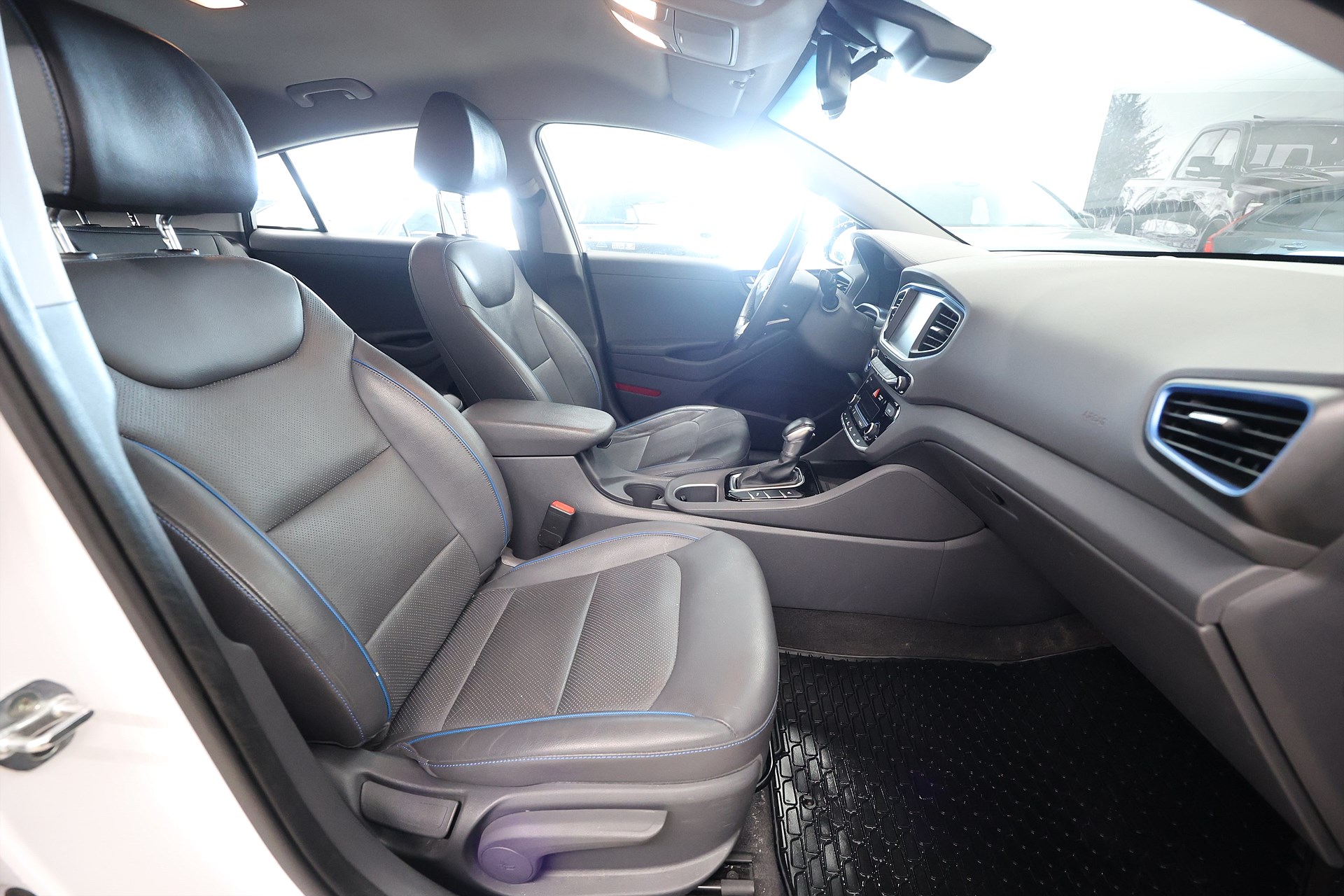 Hyundai Ioniq Hybrid 1.6 141hk Premium Plus Infinity Keyless B-kamera Navi