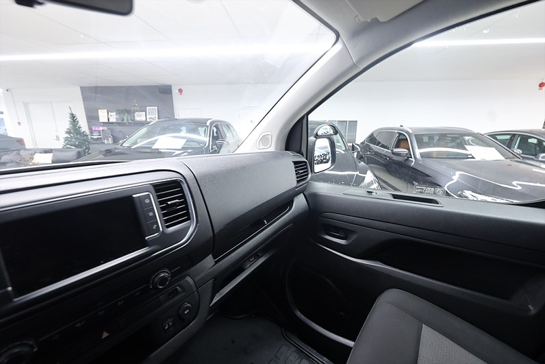 Peugeot e-Expert 75 136hk V-inrett B-kamera MOMS