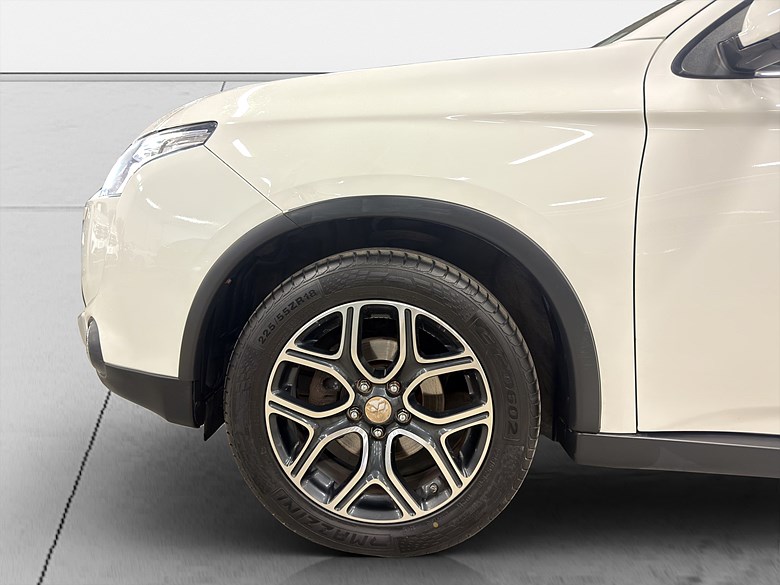 Mitsubishi Outlander DI-D 4WD 7-sits Drag Kamera 2015, vit – bild 21 av 23, begagnad hos Niber i Järfälla