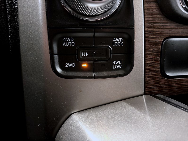 3.0 V6 EcoDiesel 4x4 Laramie Flaklock Drag Luftfjädring