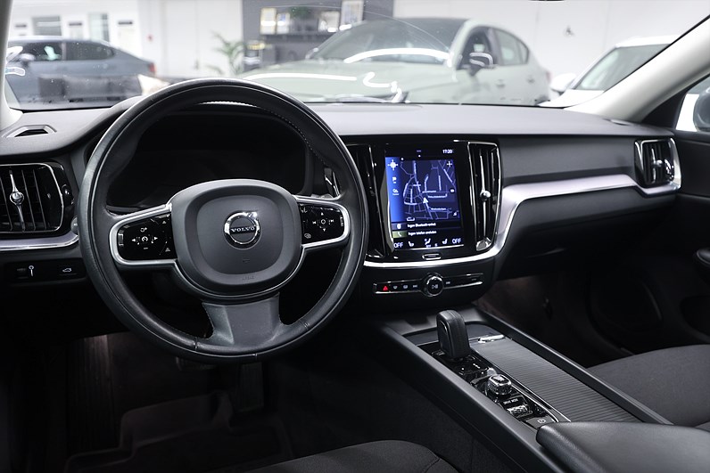 Volvo V60 B4 197hk Momentum Värmare Navi B-kamera