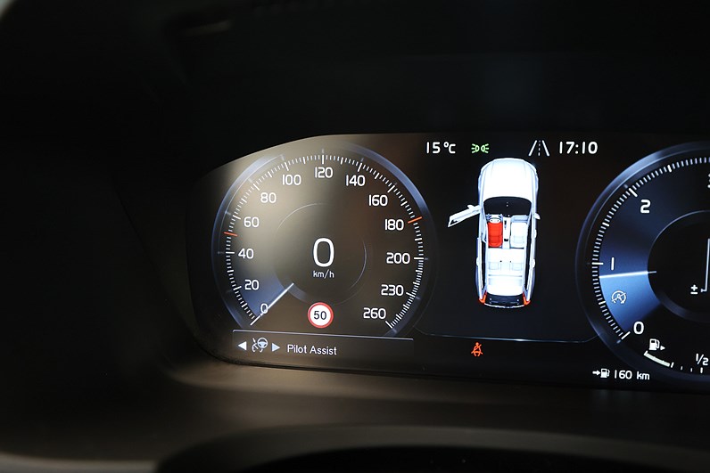 Volvo V90 Cross Country D4 AWD Momentum B-kamera Keyless MOMS