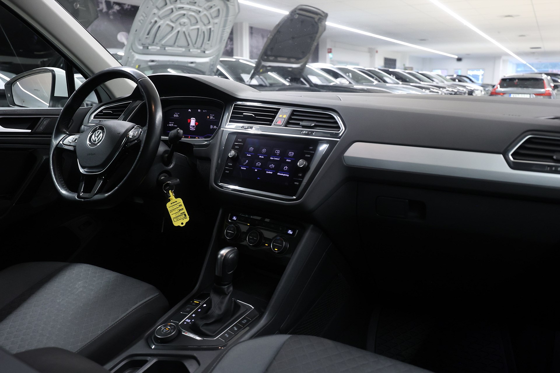 Volkswagen Tiguan 2.0 TSI 4M 190hk CarPlay B-Kamera Drag Värmare