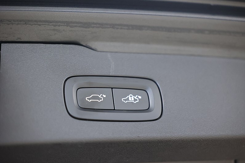 Volvo V60 T8 Twin Engine AWD 392hk Inscription Pano Keyless 360