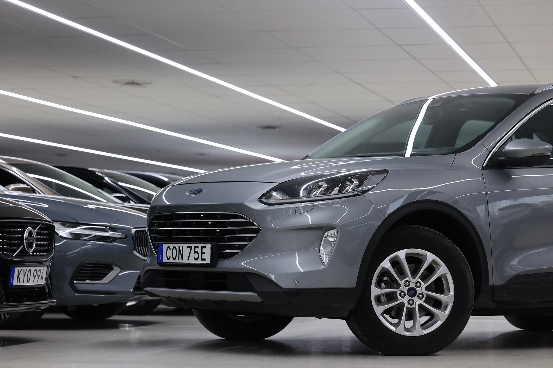 Ford Kuga Hybrid AWD 190hk *Hjulkampanj!* Sync 4 Navi B-kamera MOMS