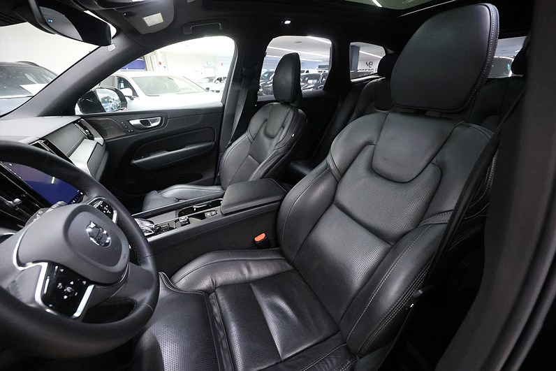 Volvo XC60 Recharge T8 AWD 456hk Ultimate Black Edt H/K 360 HUD Massage