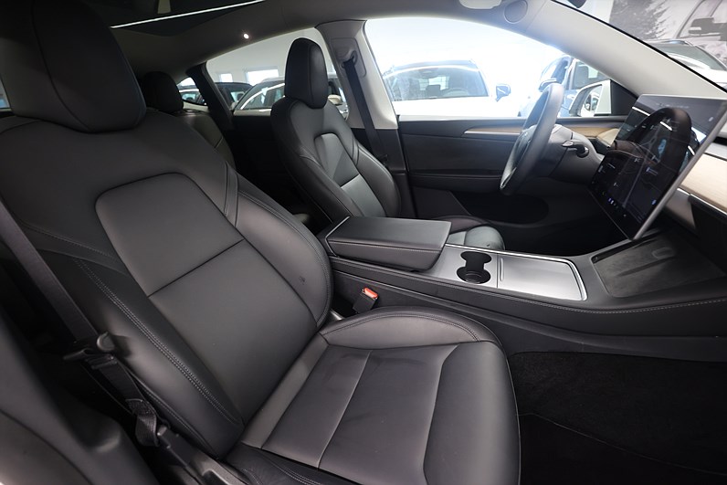 Tesla Model Y Long Range AWD 514hk *Kampanj!* AP Pano Drag