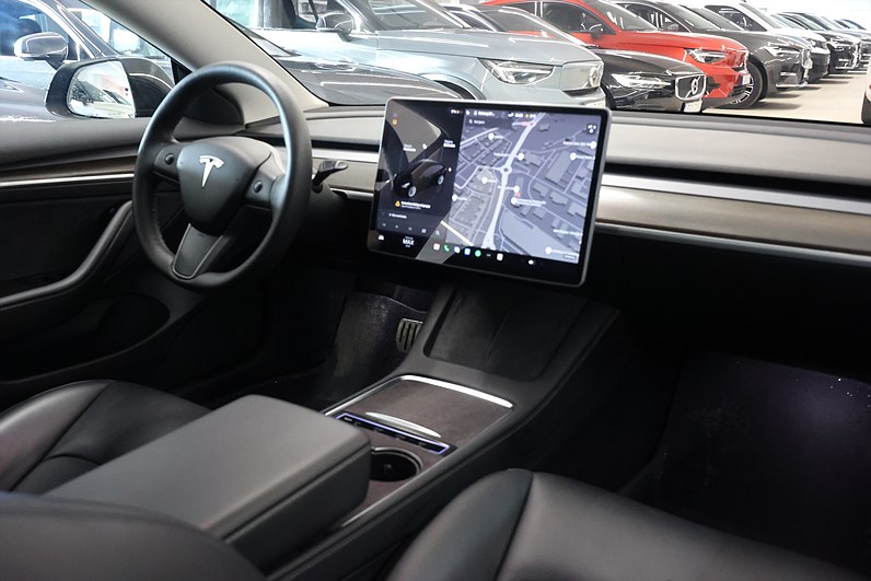 Tesla Model 3 Performance 513hk Pano AWD Navi PDC