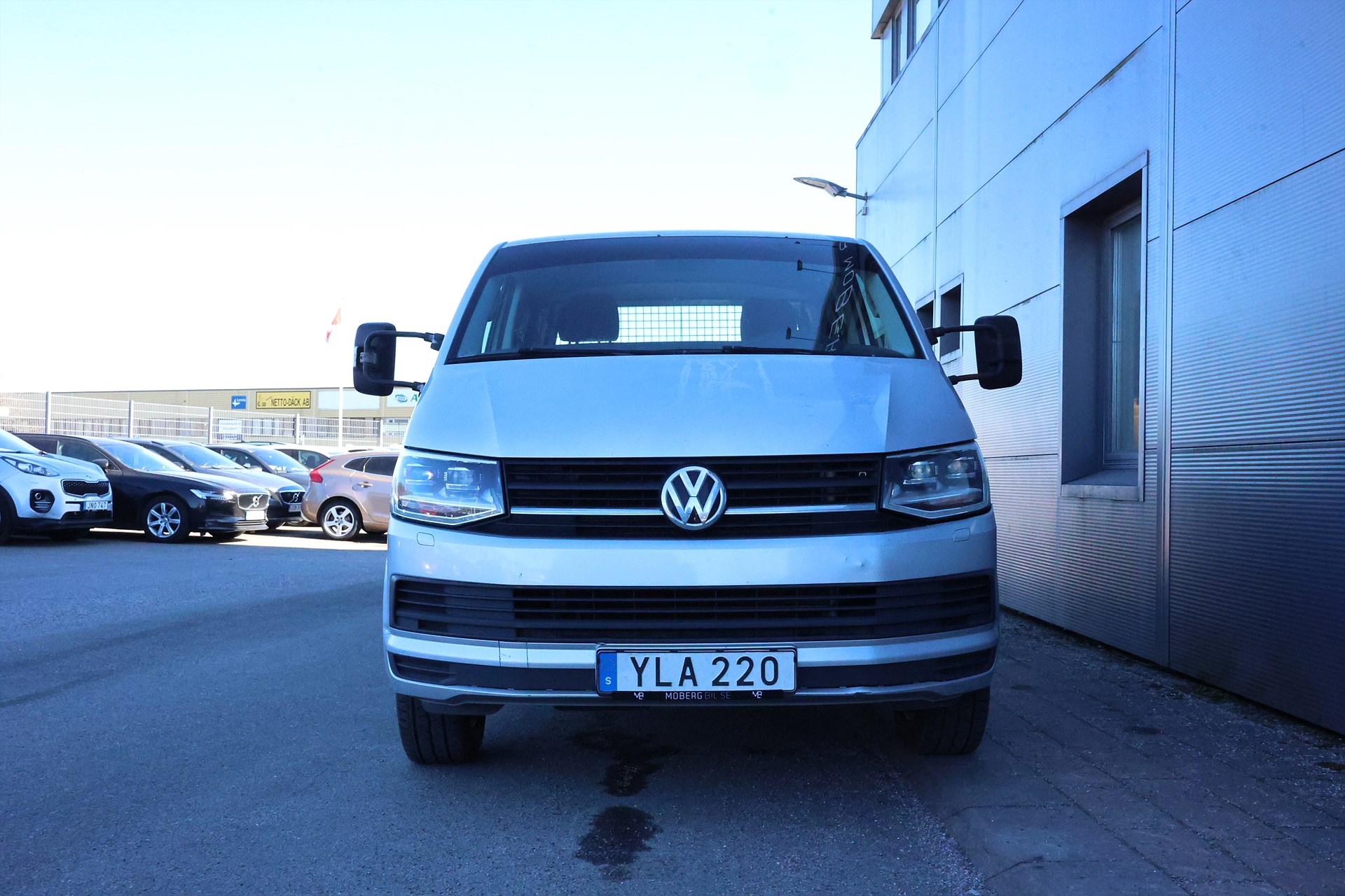 Volkswagen Transporter DH 2.0 TDi 150hk Värmare LED Drag MOMS