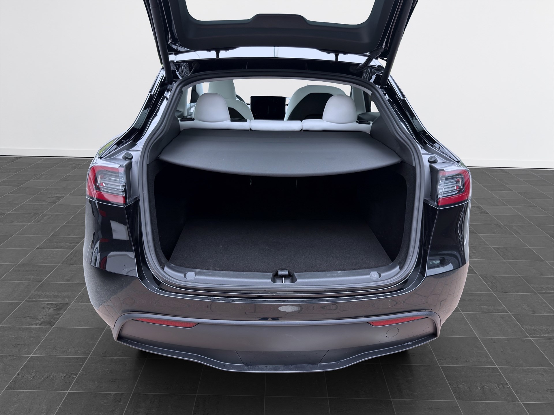 Tesla Model Y Long Range 514hk Pano Navi Drag B-Kamera MOMS