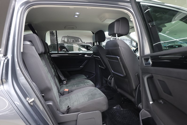 Volkswagen Touran 1.8 TSI 180hk *Hjulkampanj!* R-Line Drag