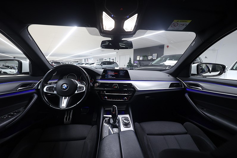 BMW 530i Sedan 252hk M Sport Shadow HiFi Drag