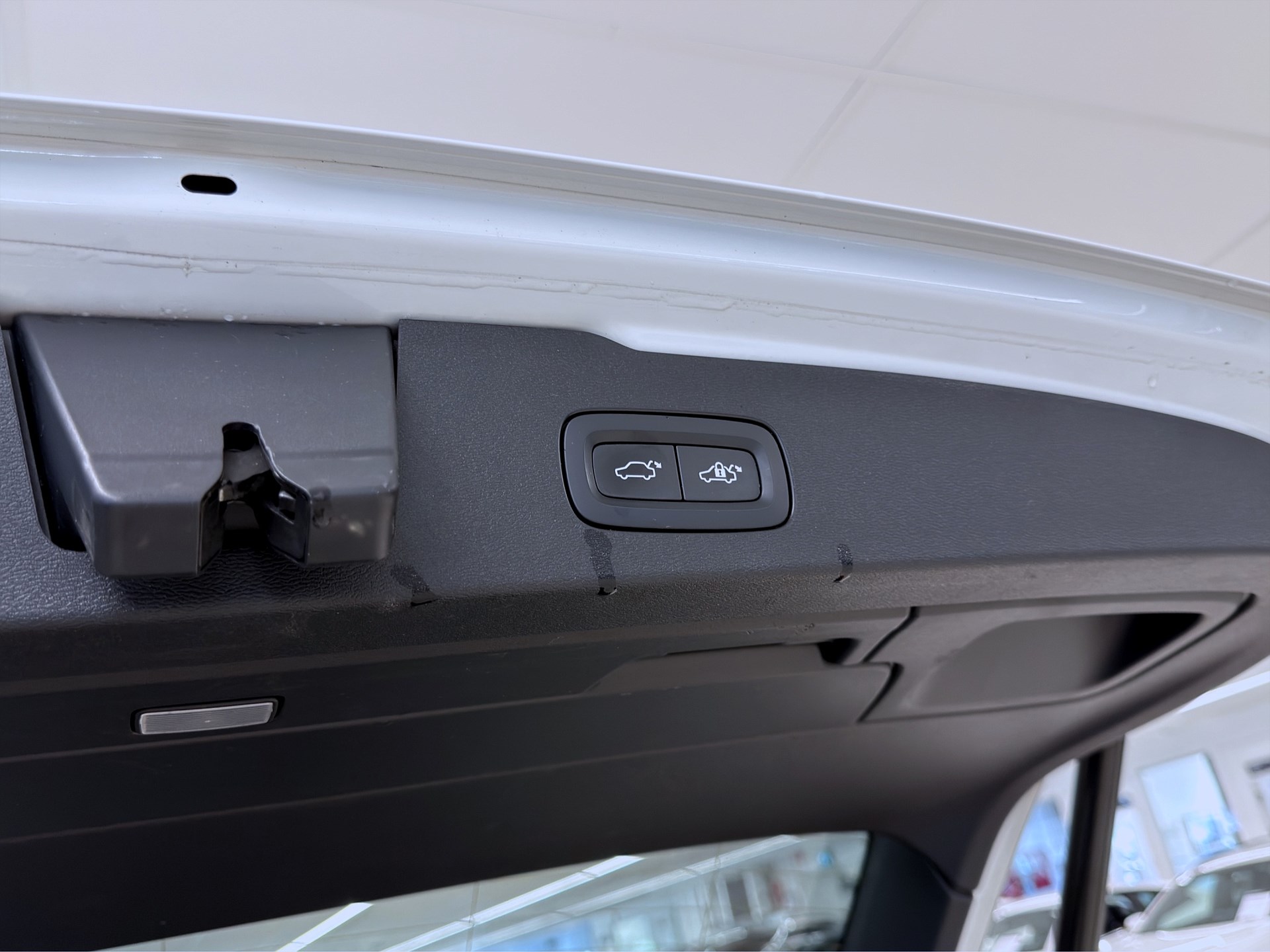 Volvo V60 T4 190hk R-Design H/K HUD Drag 360 Pano Navi