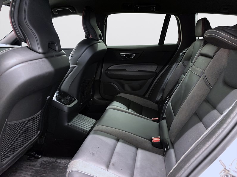 Recharge T6 AWD 341hk R-Design Navi Drag B-Kamera