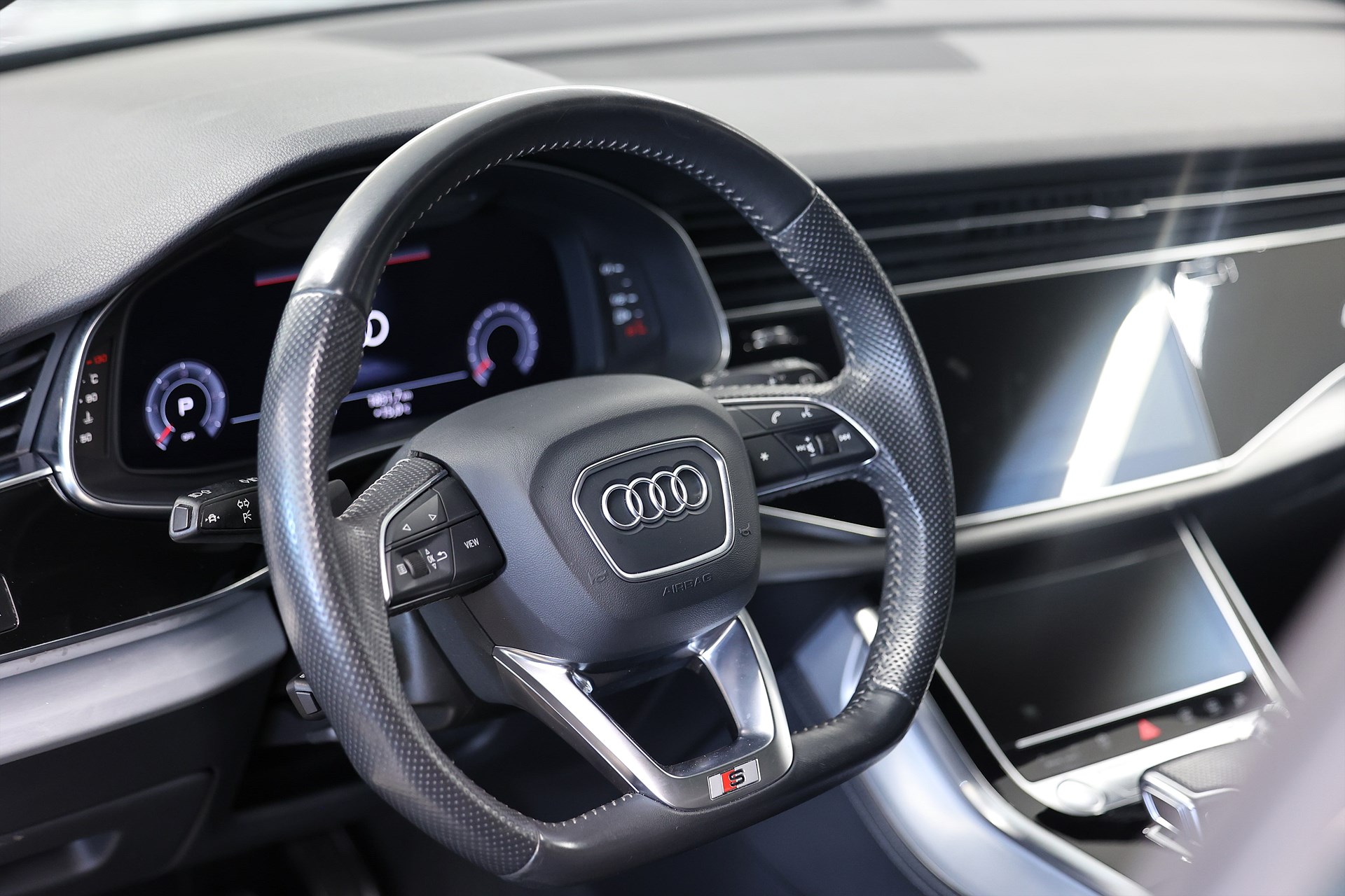 Audi Q8 50 TDI 286hk Q S-Line B&O 360-Kamera Pano Värmare Luftfjädring