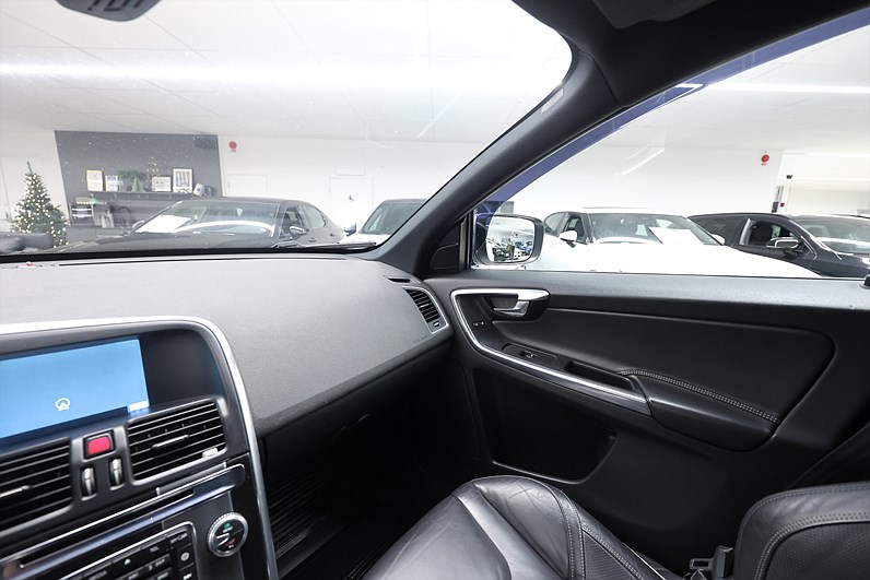 Volvo XC60 D4 190hk *Hjulkampanj!* R-Design Navi PDC Drag Värmare Drag
