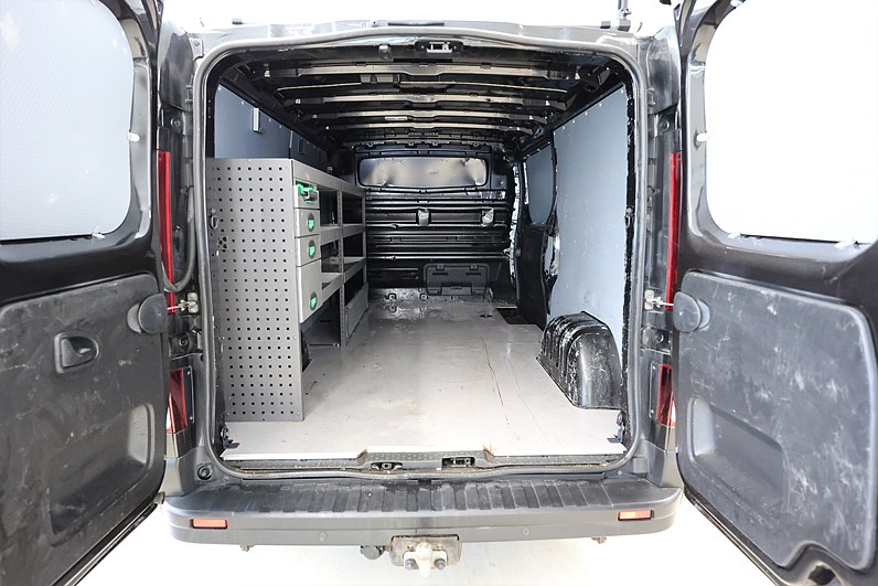 Nissan Primastar 2.0 dCi 150hk Tekna L2H1 Navi V-Inrett Värmare Drag B-Kamera