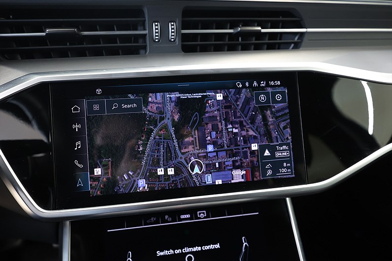 Audi A6 Avant 55 TFSI e Q S Line Svart Optik Drag Cockpit MOMS