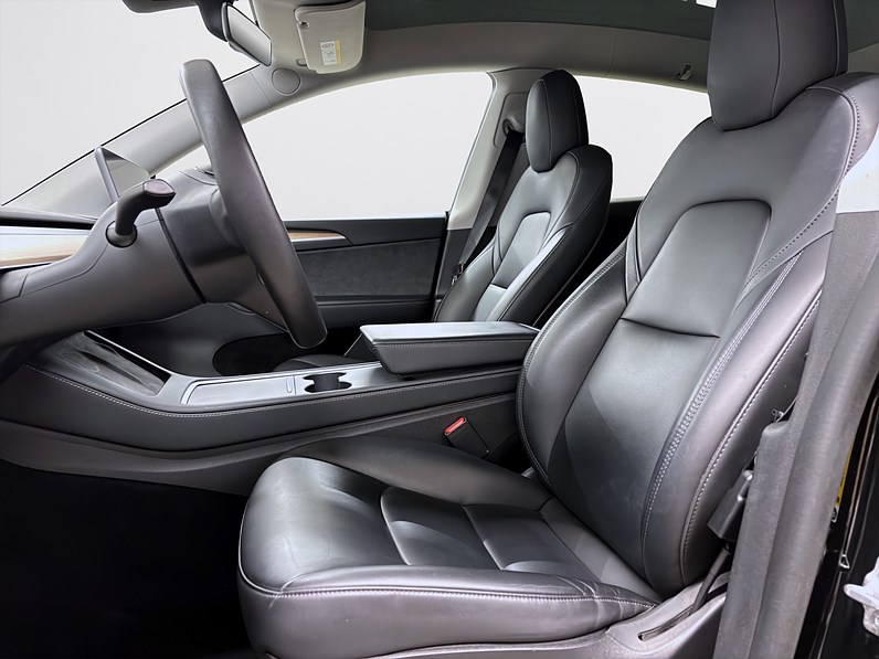 Tesla Model Y Long Range AWD 514hk Pano Läder Drag Navi
