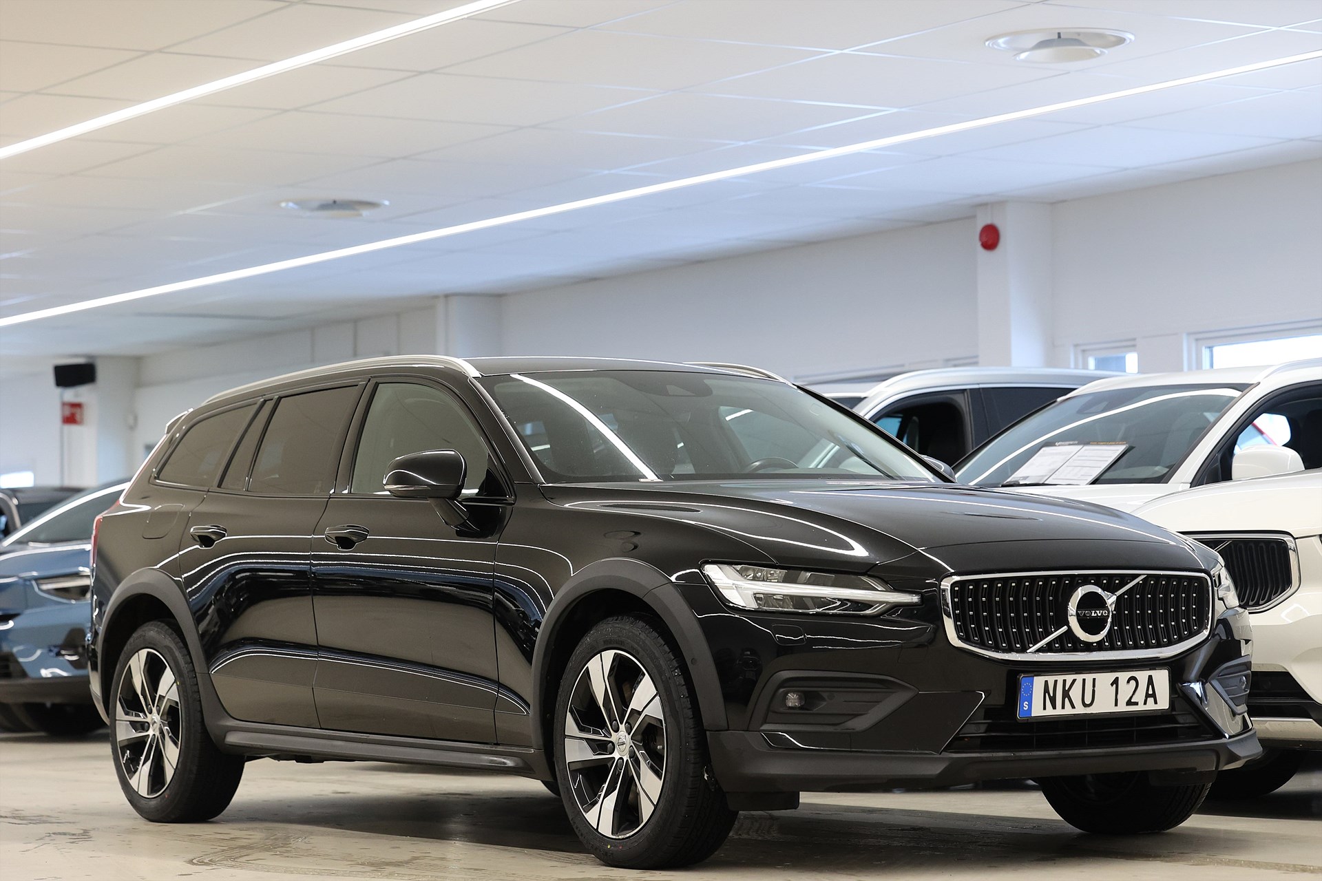 Volvo V60 B4 Cross Country 197hk *Hjulkampanj!* Momentum H/K