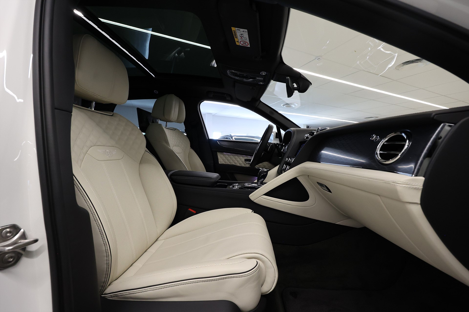 Bentley Bentayga Hybrid Blackline Naim Mulliner Pano