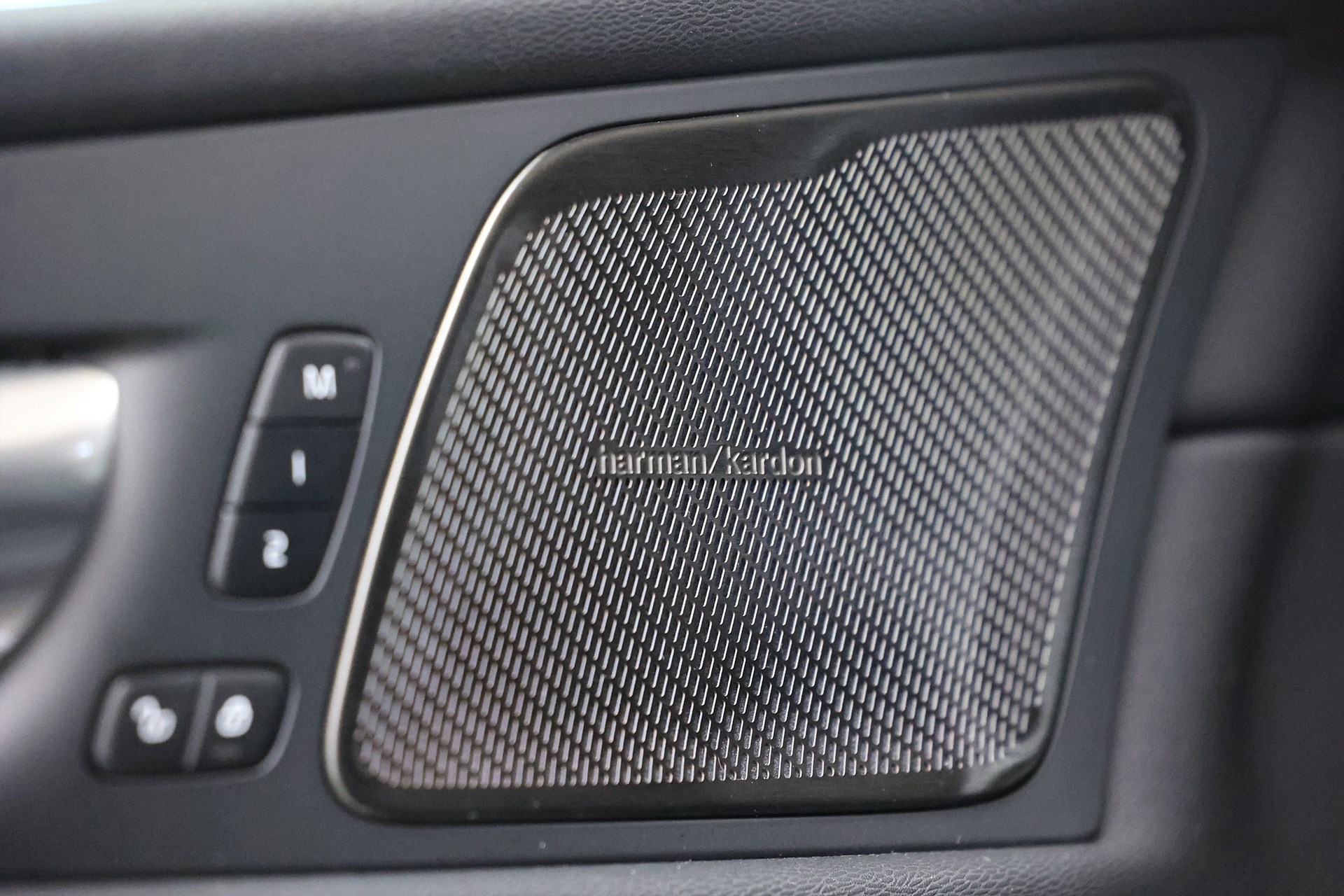 Volvo XC60 Recharge T8 AWD 456hk Ultimate Black Edt H/K 360 HUD Massage