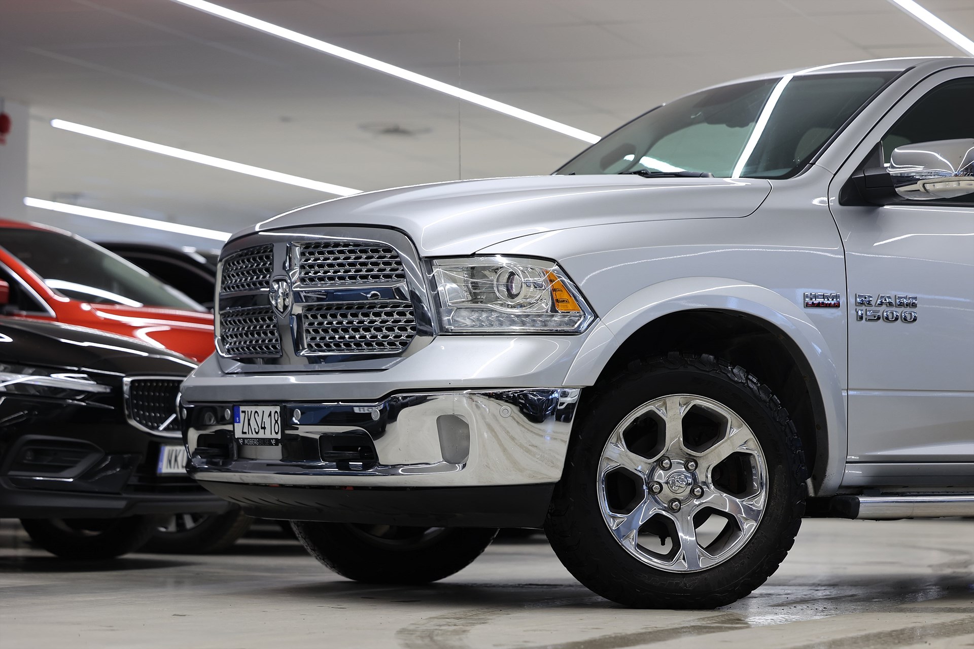 RAM 1500 Crew Cab 5.7 V8 4x4 Laramie Ram Box MOMS